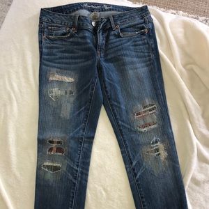 Adorable stitched AE skinny stretch jeans